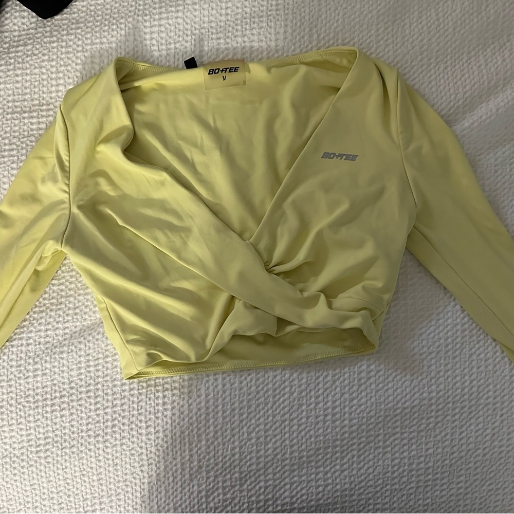 Bo Tee Athletic top Yellow Size Medium